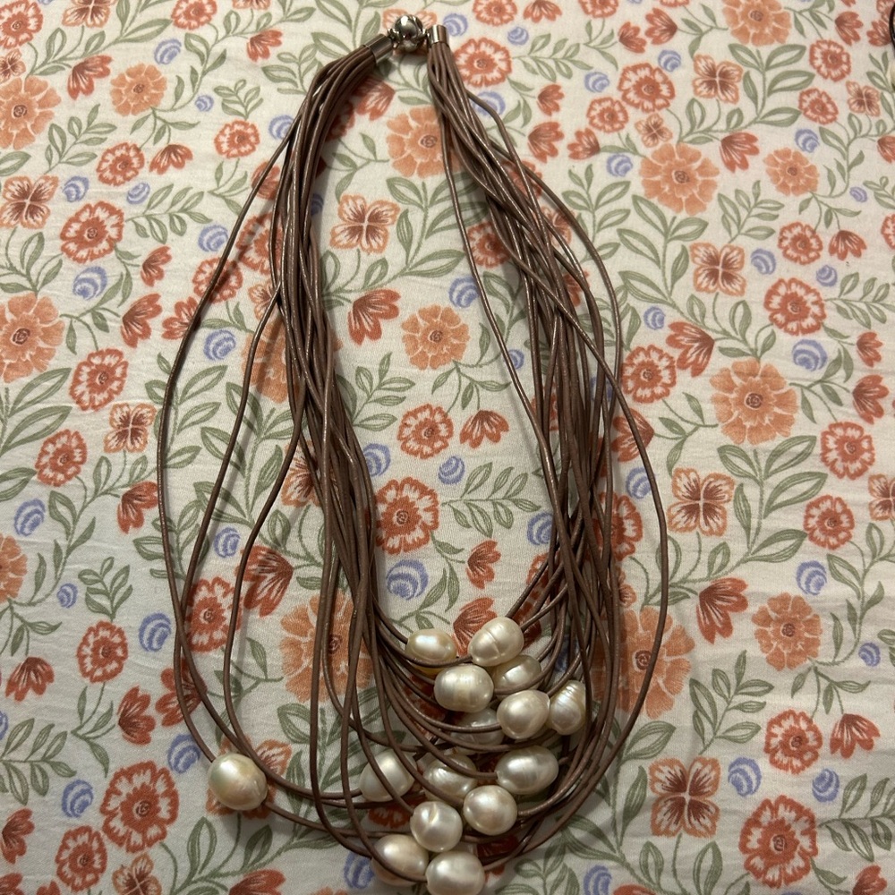 Elegant Brown and Cream Pearl Necklace